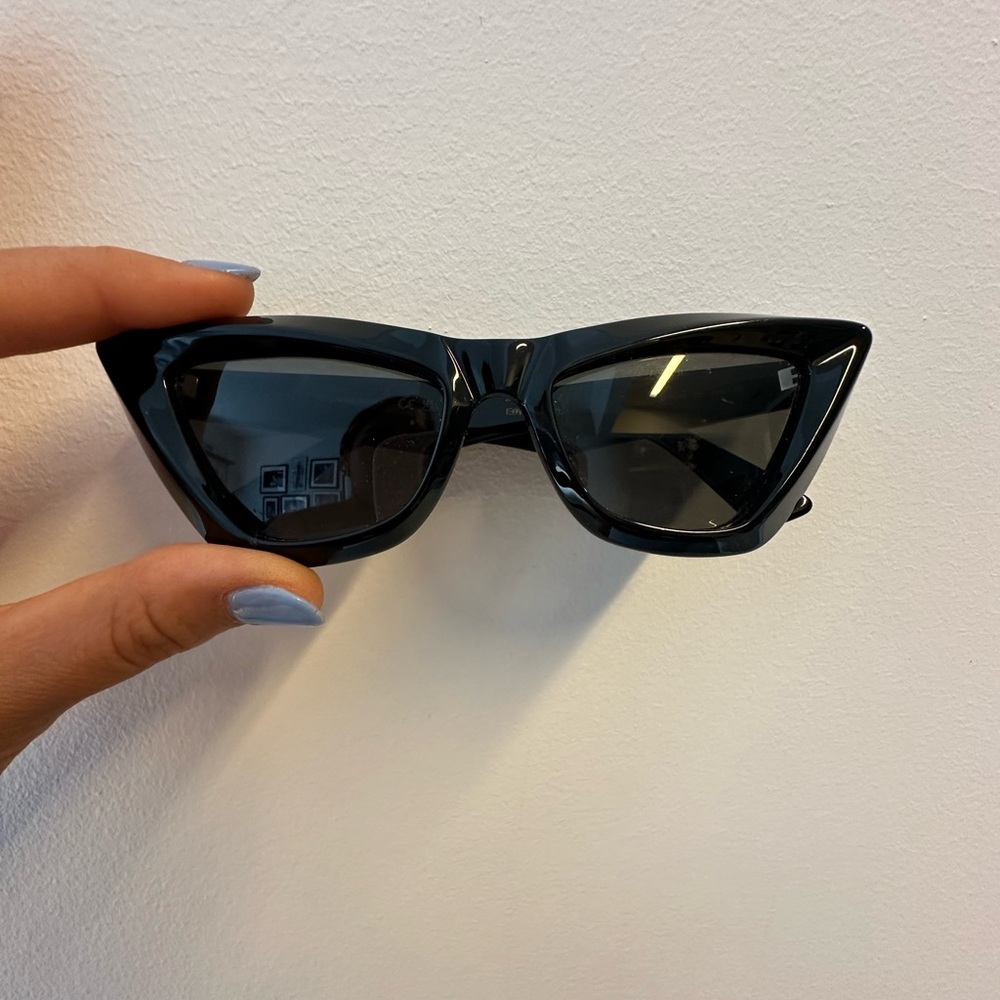 Chic cat eye black sunglasses